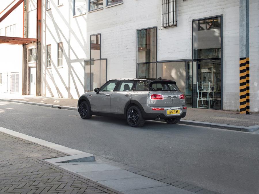  Mini Cooper Clubman Black Pack 2017 года  (фото 2 из 18)